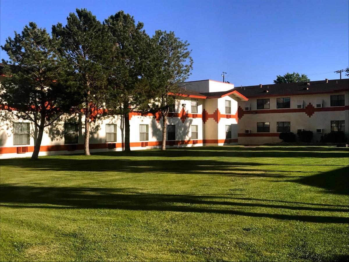 Navajoland Hotel Tuba City Exterior photo